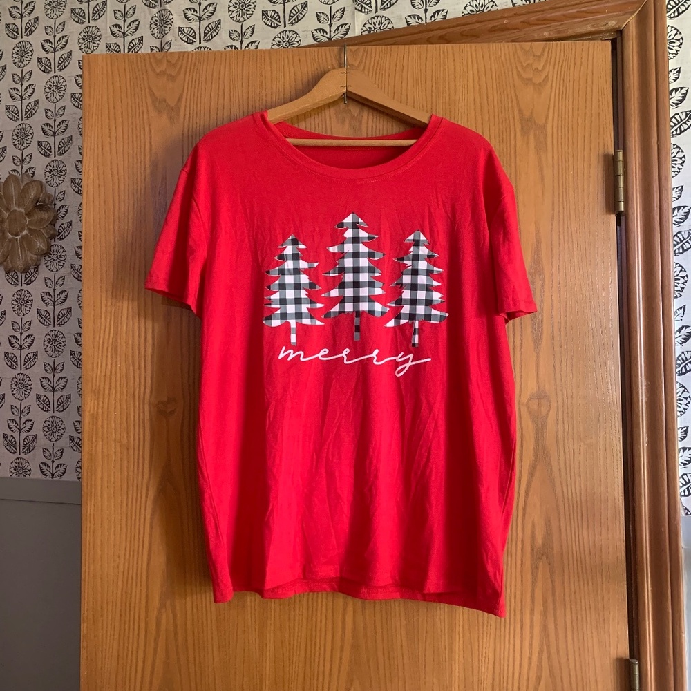 Red Christmas T-shirt with Black and White Plaid Trees Size XL